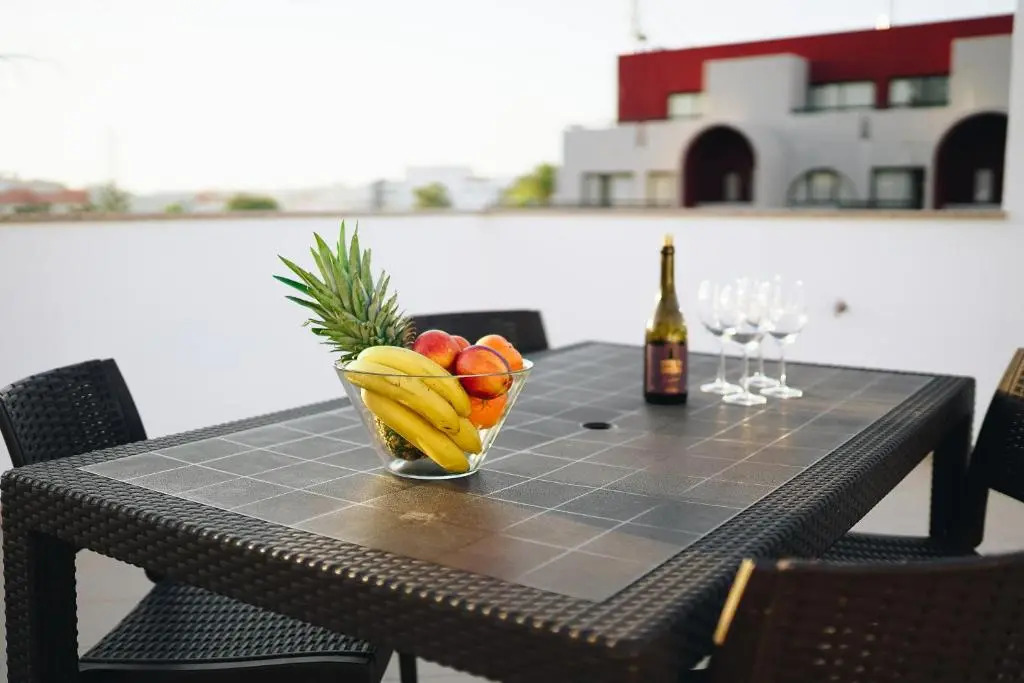 Host Wise - Wonderful Flats with Pool