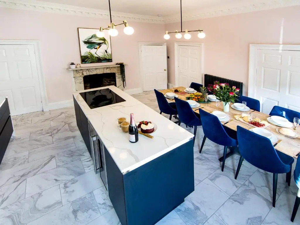 Luxury Travel Emporium YO1 - Exquisite 400 Year Old, City Centre Townhouse