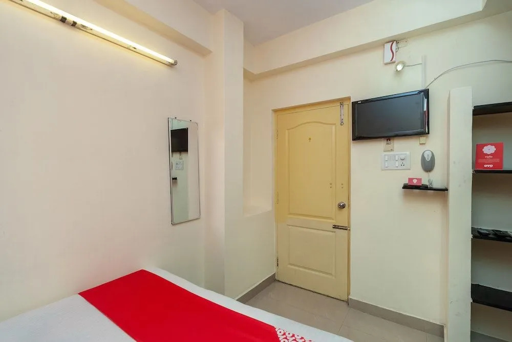 OYO 26936 Adhithya Inn