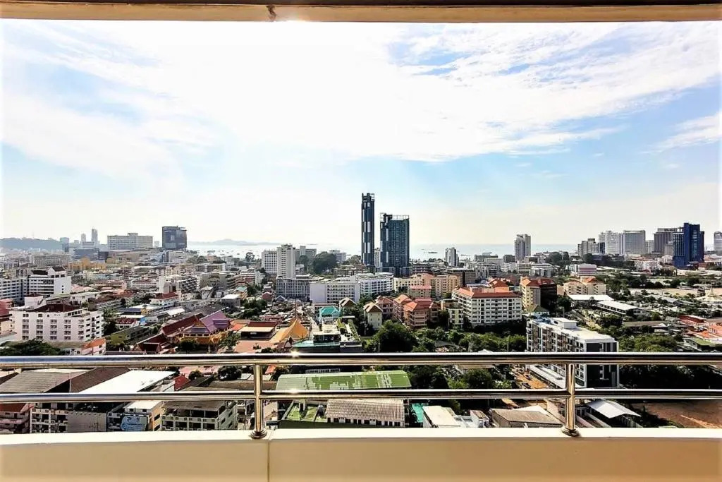 Stunning sea and City Views From This 20th Floor Condo in Cental Pattaya