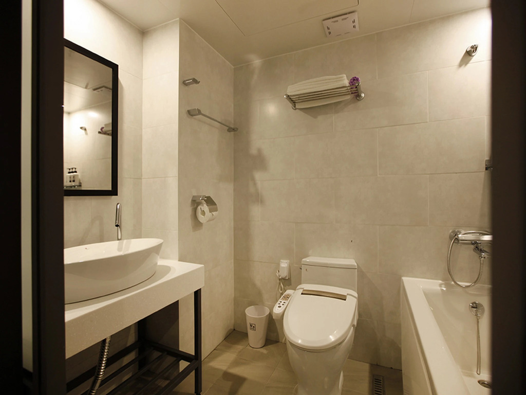 No. 25 Hotel Myeongji Oceanc City Business
