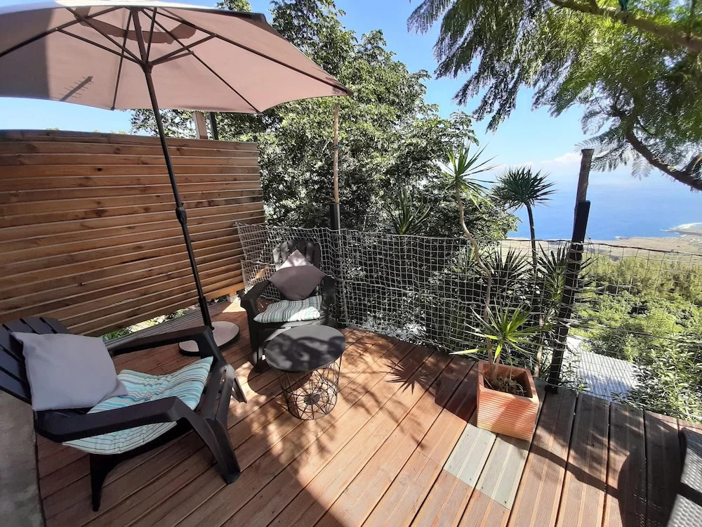 Bungalow with One Bedroom in Saint-Leu, with Wonderful Sea View, Shared Pool, Enclosed Garden - 7 Km From the Beach