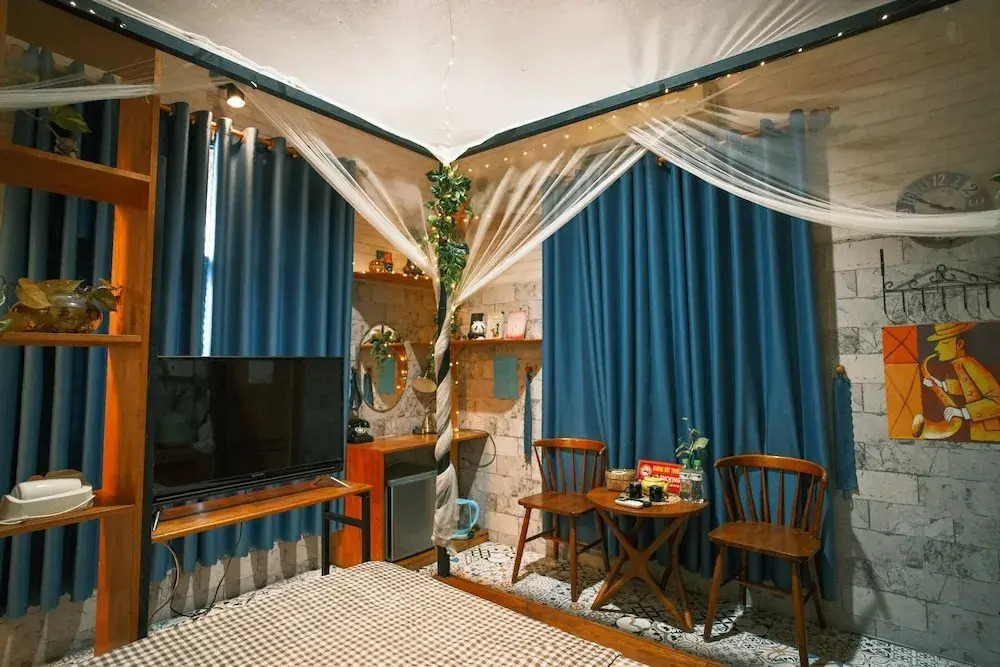 1984 Hotel Kien Giang