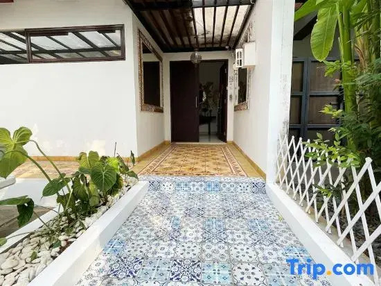Treevilla 3 Bedrooms Home with Private Pool in South Jakarta