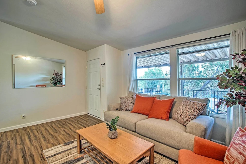 Sedona Home w/ View, Half-mi to Chimney Rock!