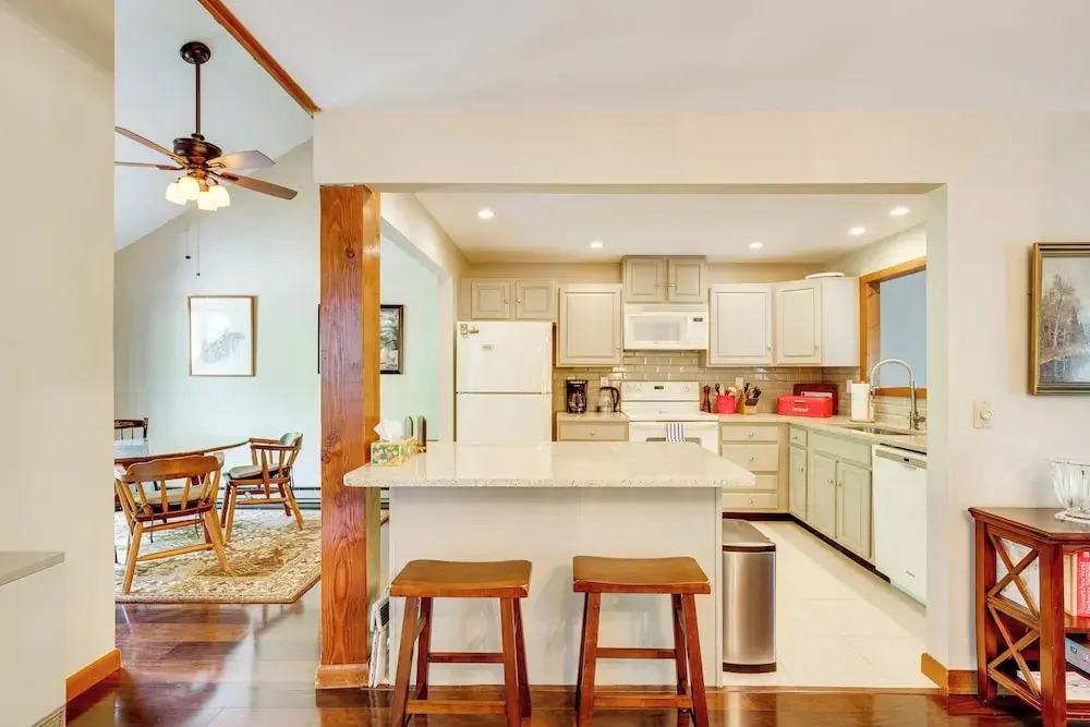 Near Skiing & Hiking! North Conway Gem w/ Balcony