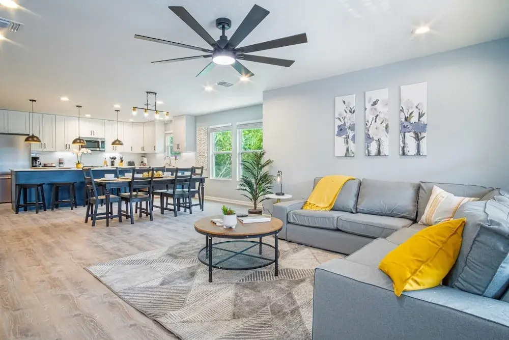 Comfortable 4BR 2 5BA Family Home Near Riverwalk