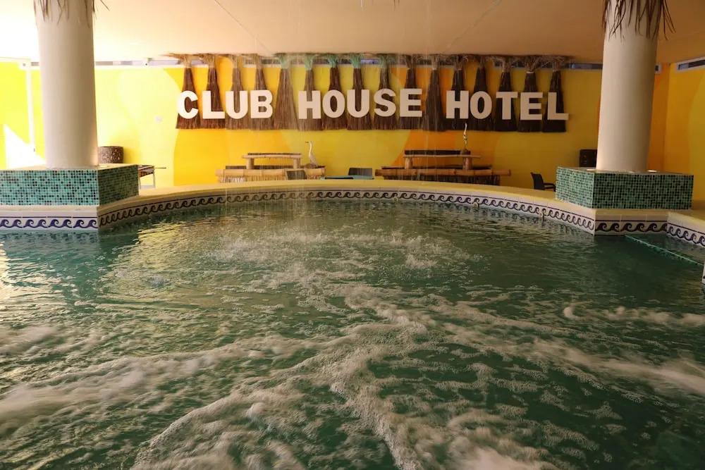 Club House Hotel