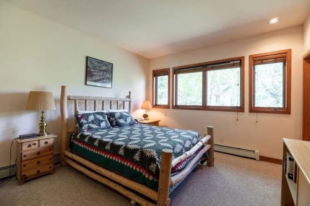 5-Bedroom 4 Bath Home,Sleeps 10, on free Town of Vail Bus Route