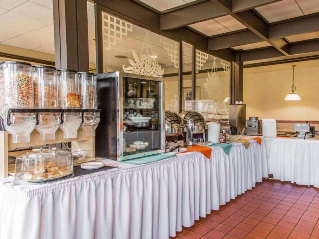 Rodeway Inn & Suites East Windsor