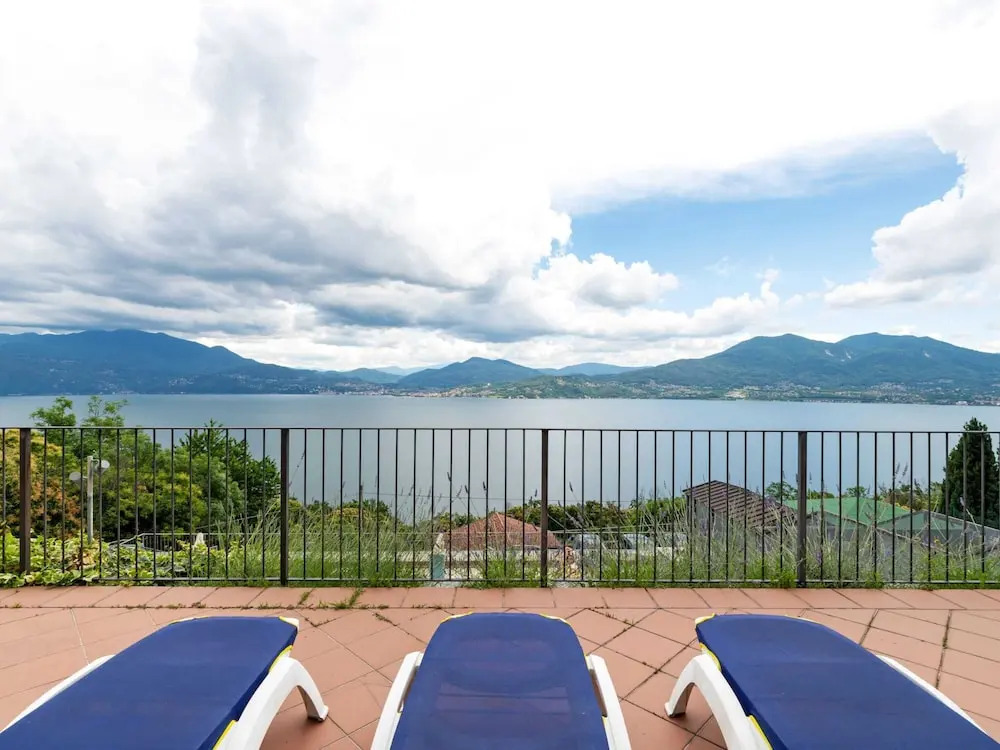 Spacious Apartment in Rancone With Lake View