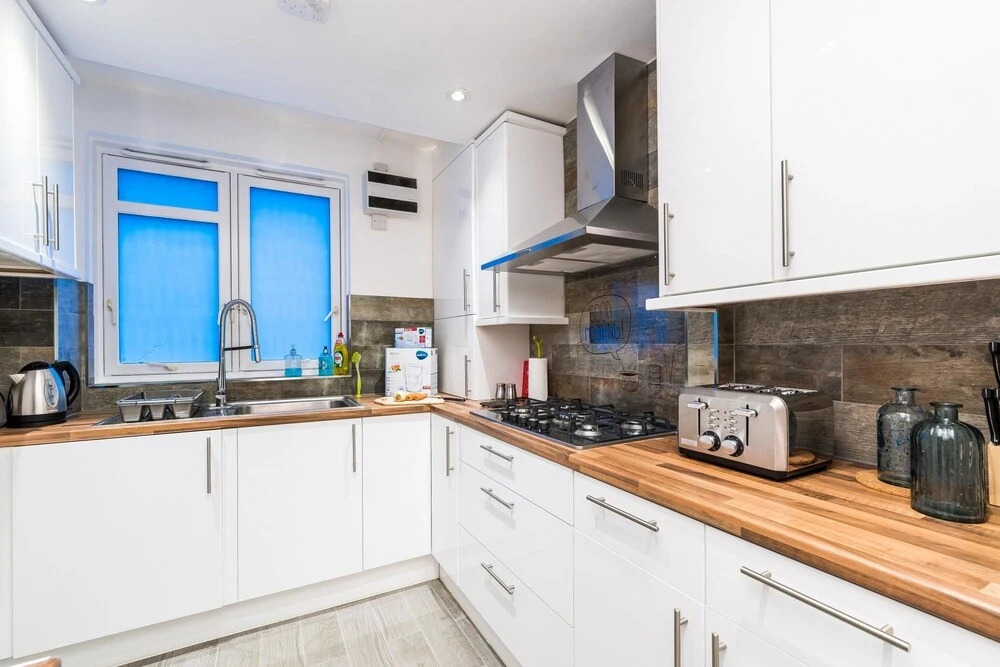 NEW Fantastic 4BD House Well Connected to City!