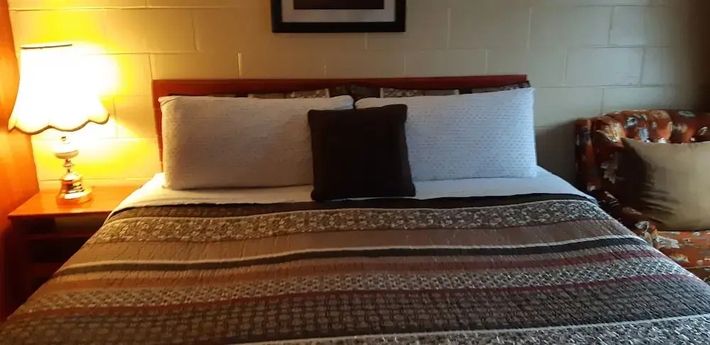 Pine Grove Motel