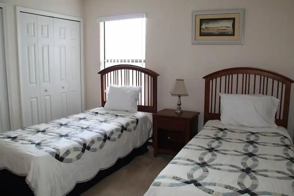 447 High Grove House 4 Bedroom by Florida Star