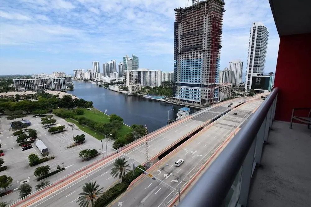 Ocean & Bay View Residence 1 Bed 1 Bath @ Beachwalk Hallandale Beach