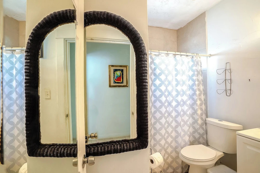 Miami Vacation Home 4 bedroom Parking.