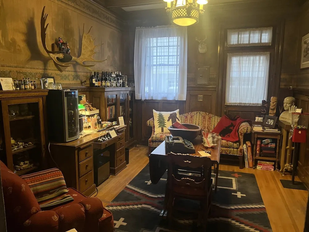 Pendleton House Historic Inn and B&B
