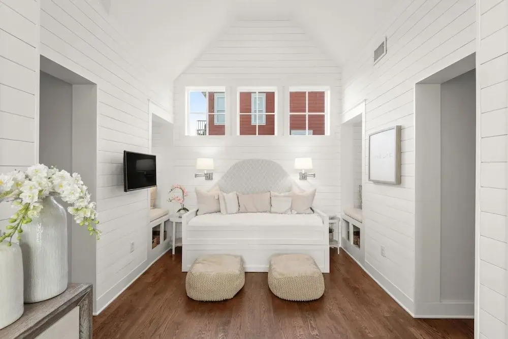 Carefree Cottage - 46 E Seacrest Blvd