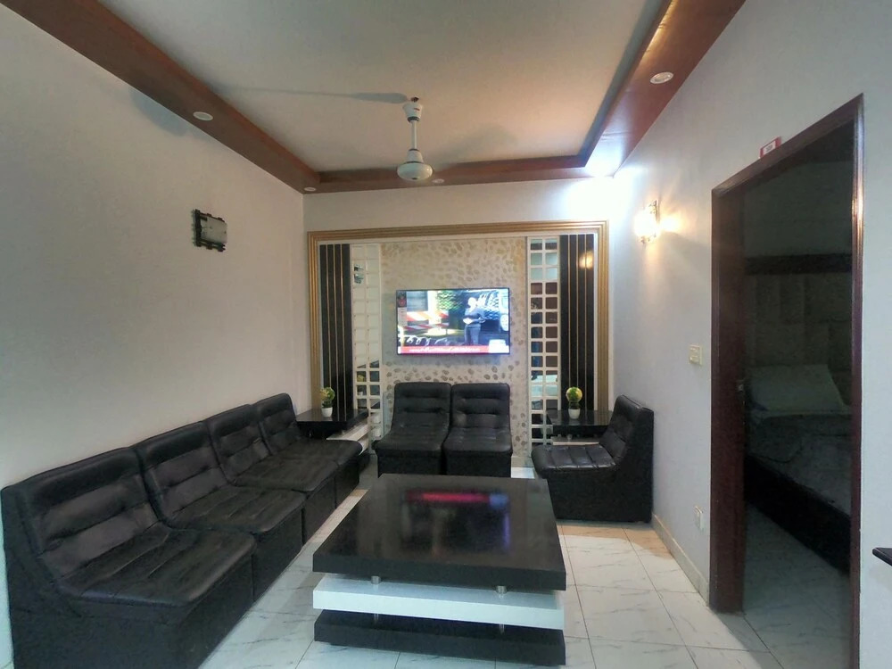 Stayflix Entire Private Room, DHA