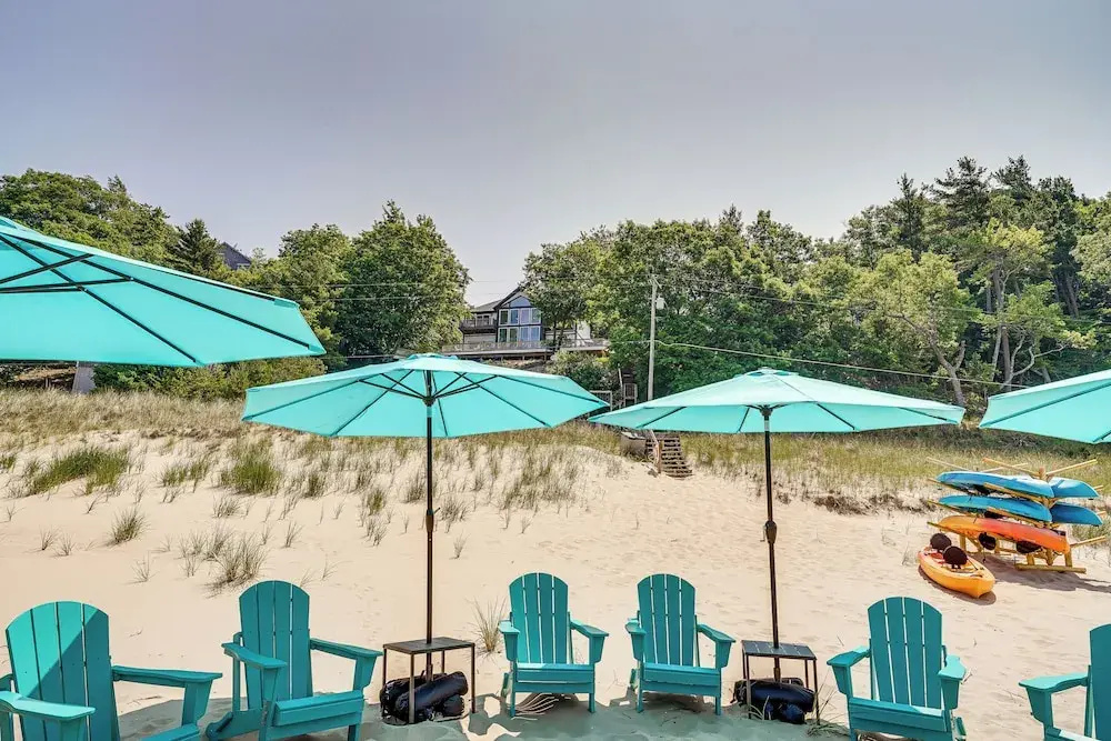 Private Beachfront Lake Michigan Rental w/ Kayaks