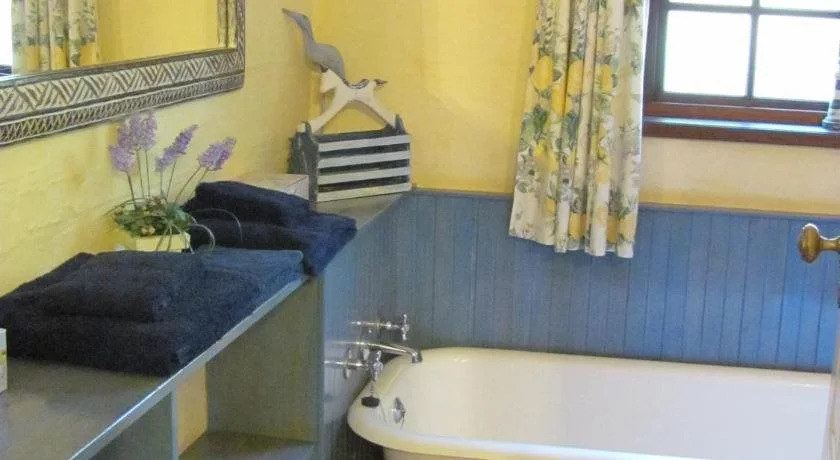 Kingfisher Country House