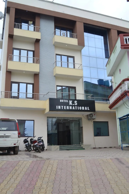 OYO 5876 Hotel KS International