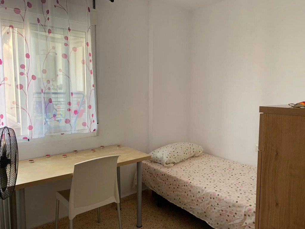 Habitación con cama doble, piso compartido en Avenida Blasco Ibáñez