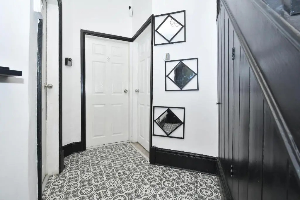 Beautiful 3-bed House by Ministays Stoke-on-trent