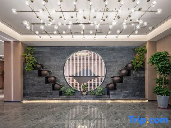 World Hotel (Jinan Jing Shi East Road Rong Chuang Cultural and Tourism City)