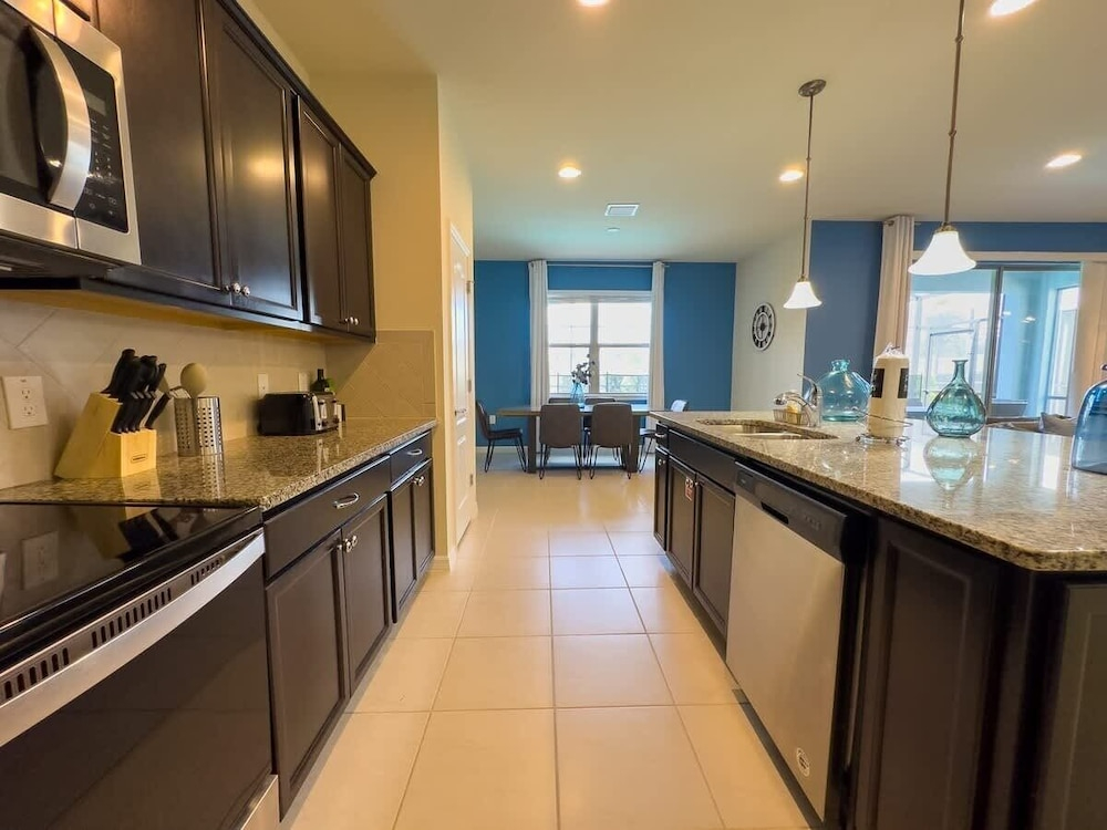 Villa Near Disney Themed Luxury 5bd With Pool 5 Bedroom Home