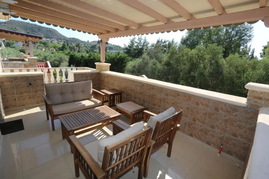 Villa Argo 2 - Beachfront, Big gardens, Location!