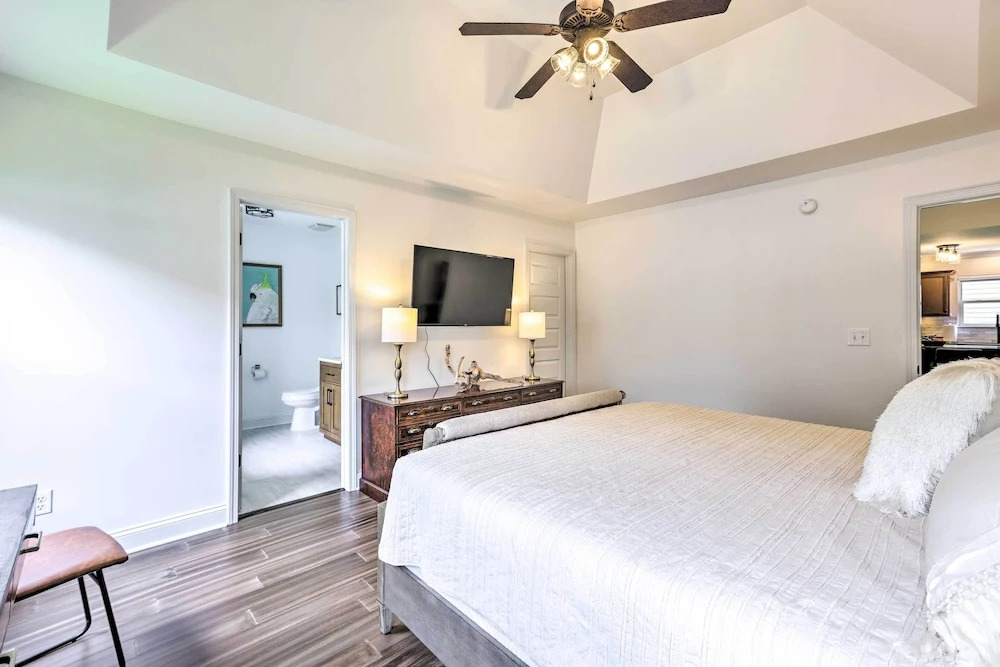 Family-friendly Calera Getaway w/ Game Room!