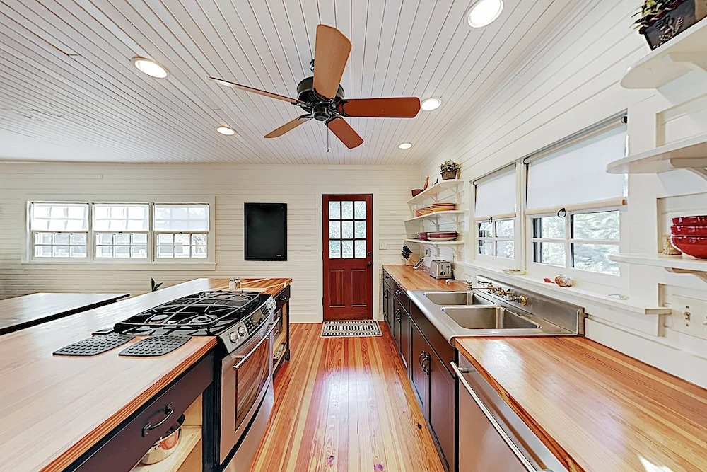 New Listing! Longboard House W/ Pool & Hot Tub 3 Bedroom Home