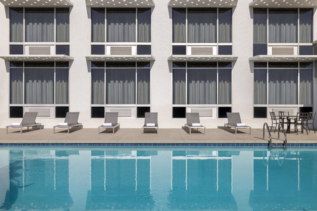 Holiday Inn Express & Suites Phoenix - Midtown, an IHG Hotel