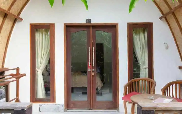 Warna Beach Hotel