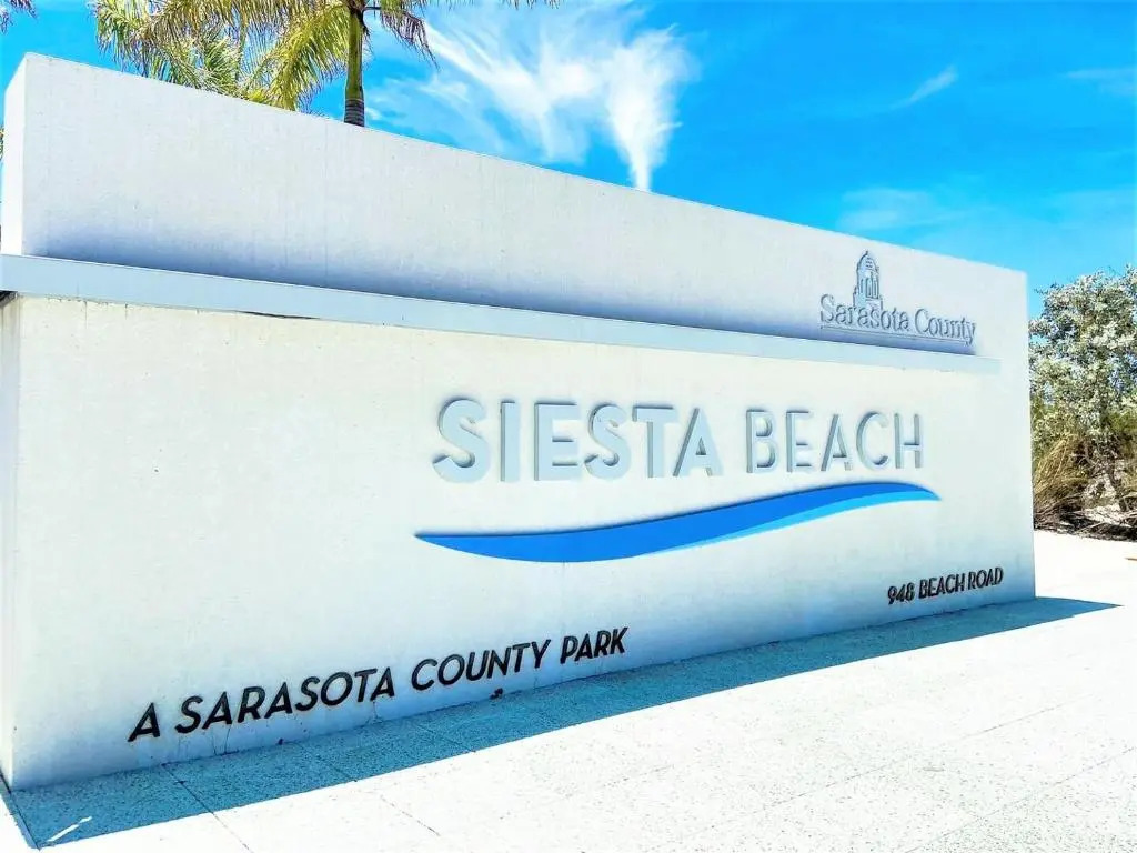 Siesta Beach Cottage, Sleeps 6, Walk to Beach, Stores, & Restaurants