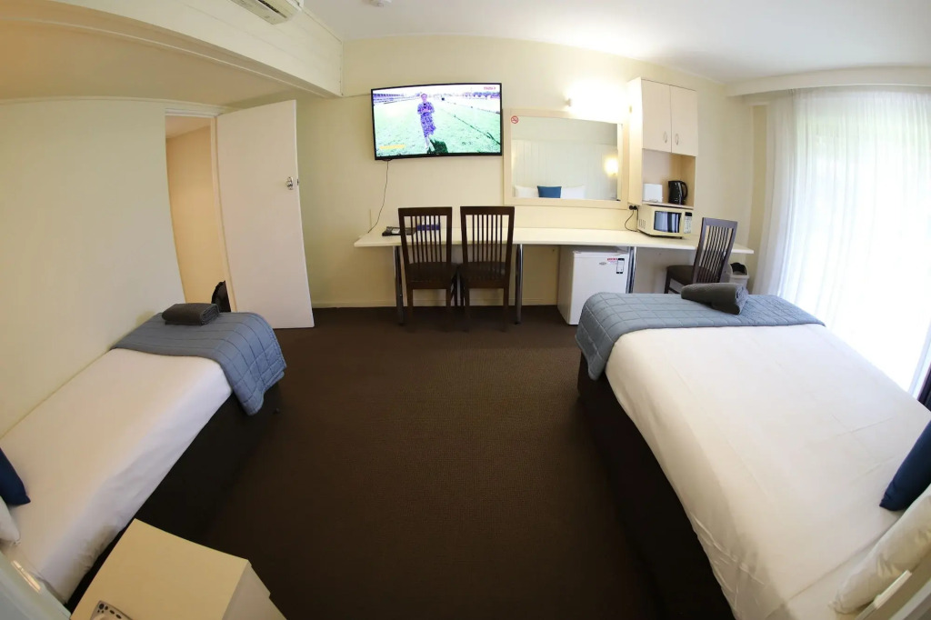 Sleepy Hill Motor Inn