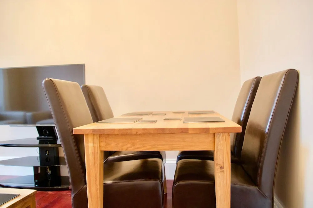 2 Bedroom Flat Off Leith Walk