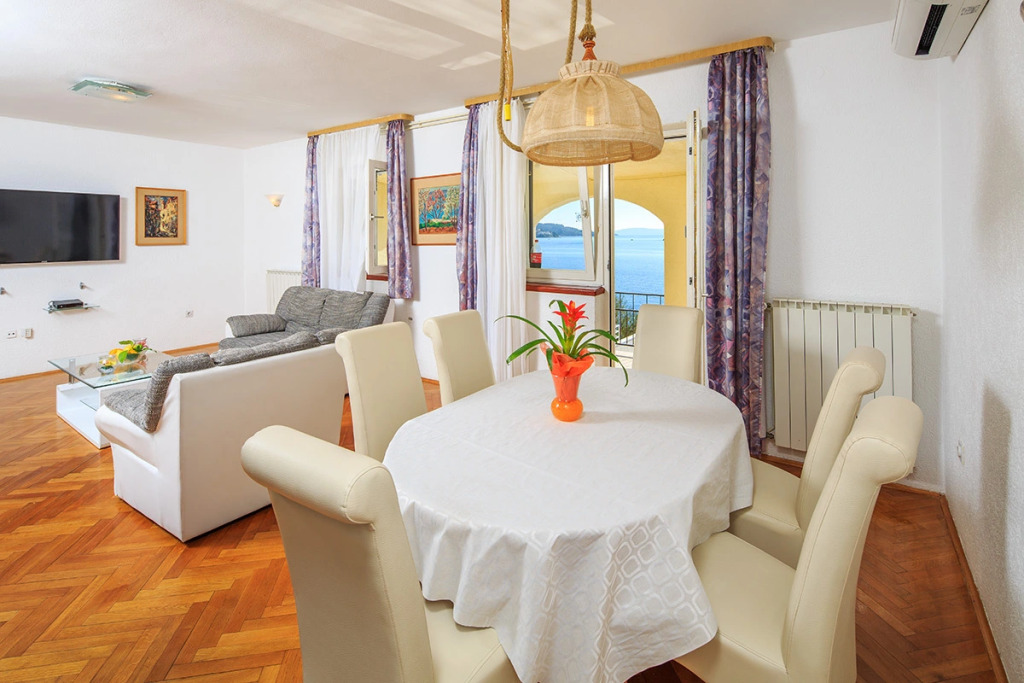 Holiday house Ante - 6m from the sea Seget Vranjica, Riviera Trogir
