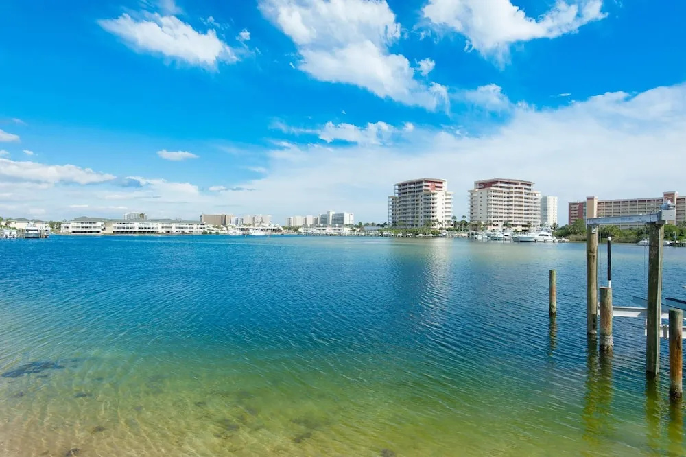 Dolphin Point #602a