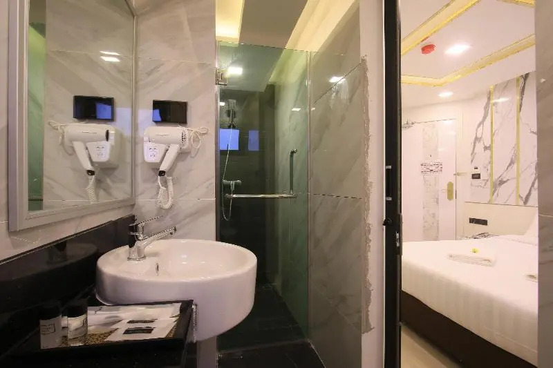 Pratunam Atrium Hotel