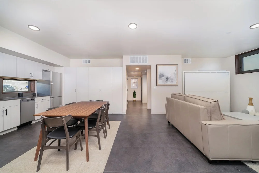 City24 Condo Hotel Little Italy Mission Hills