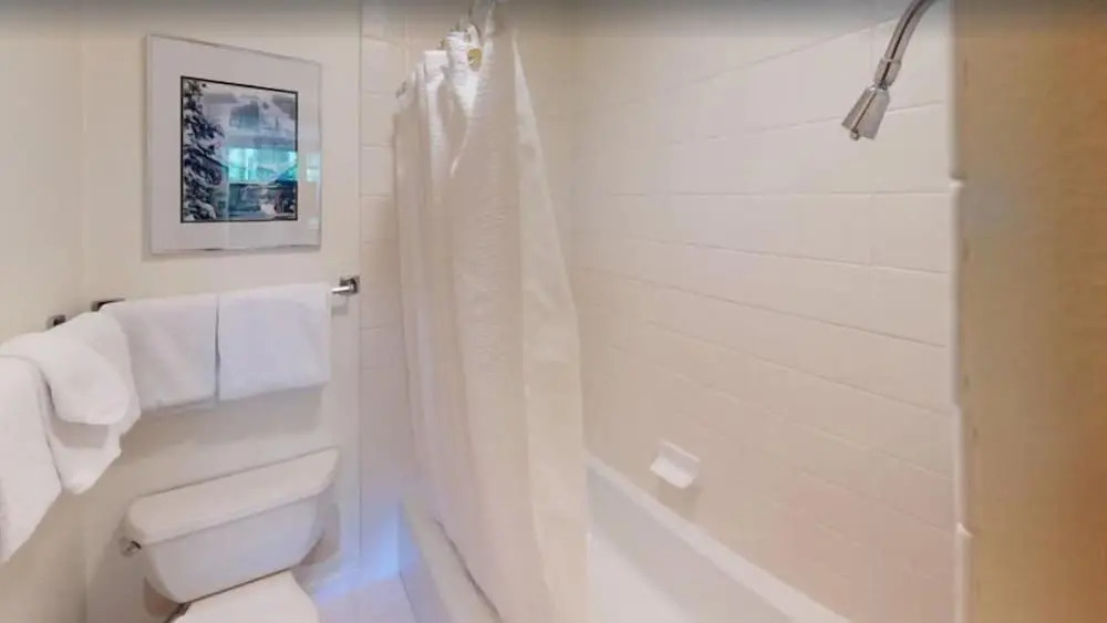 Comfortable and Cozy 2 Bedroom Condo Near Chair Lift 20 in Cascade Village - Shuttle to Vail Village