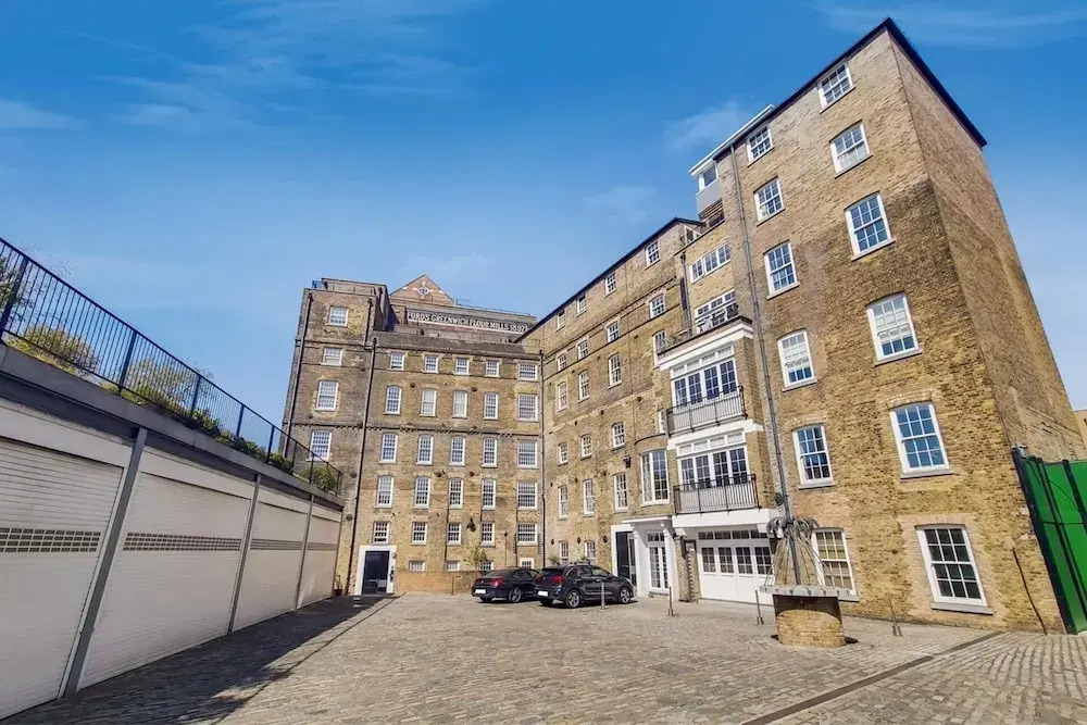 Apt - Sleeps 4 - Pets Ok - Roof Garden