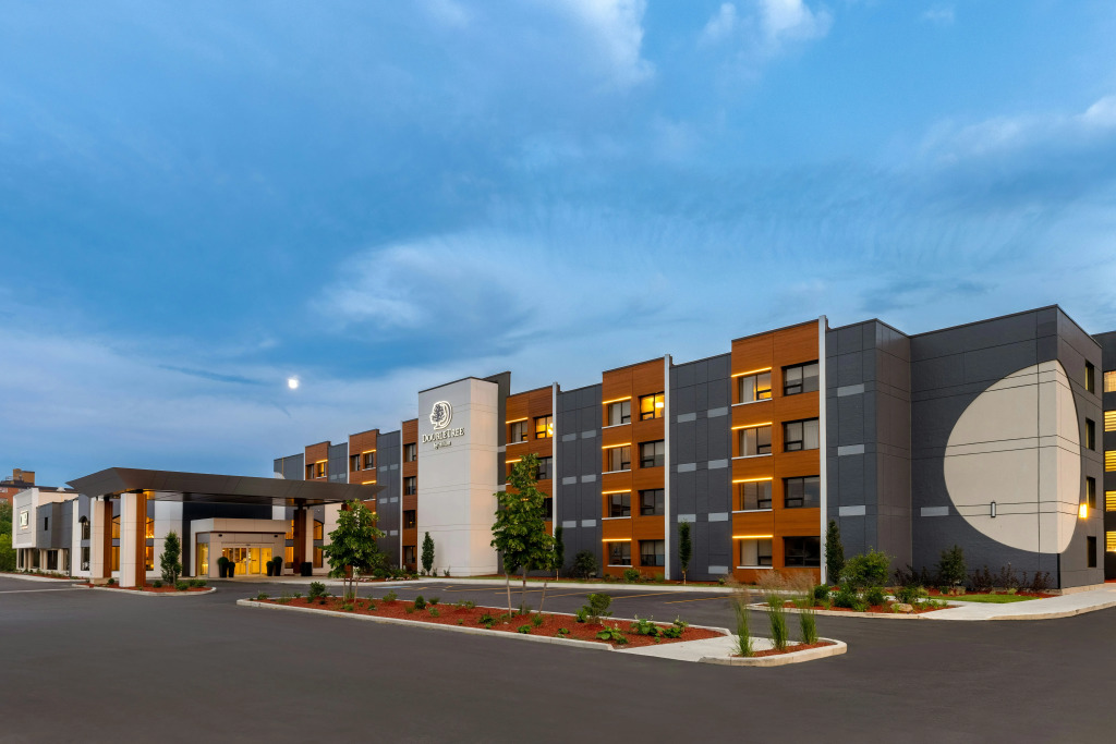 DoubleTree by Hilton Kingston - Newly Renovated