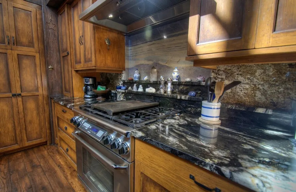 Bullhead Mountain Lodge - 8 Br Home