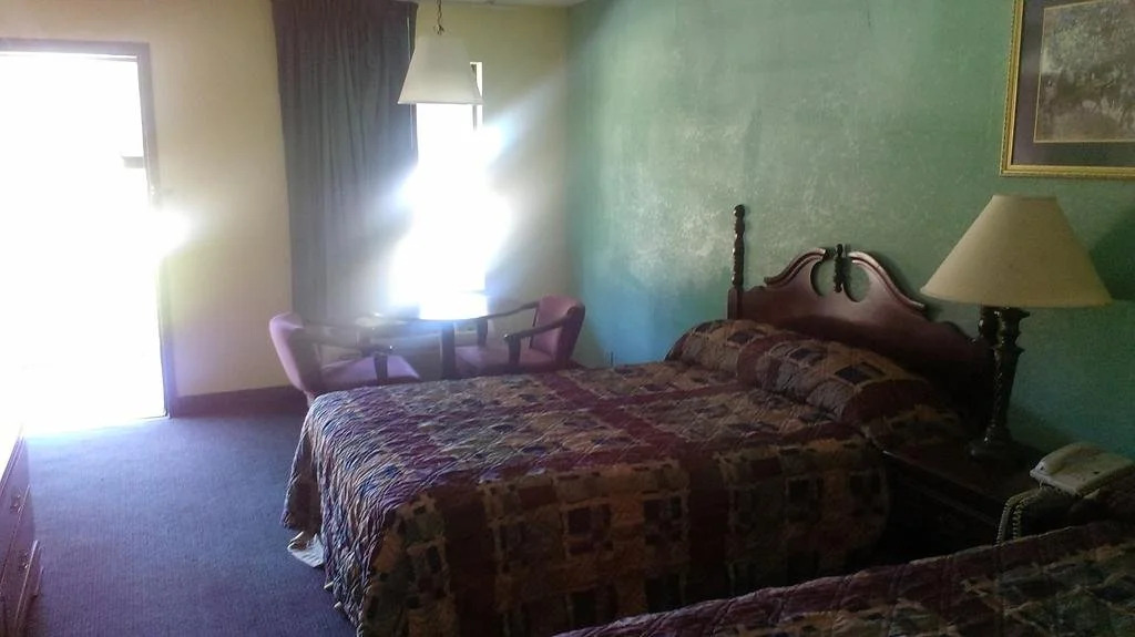 Deluxe Inn