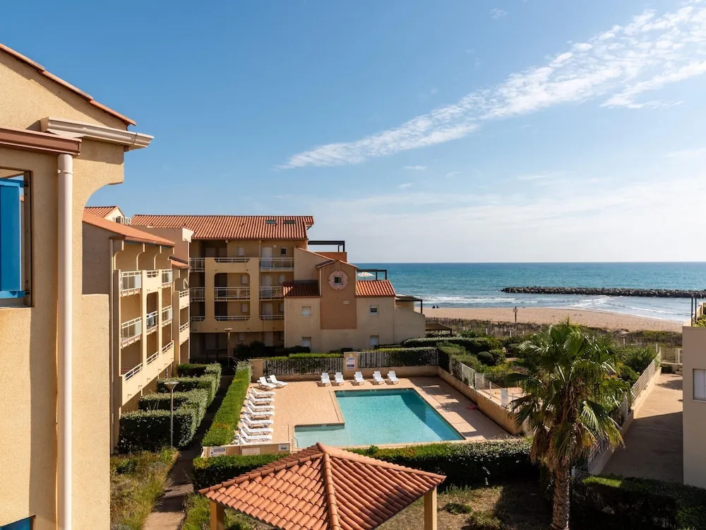 Large Seaview Stay for 8 in Valras Plage