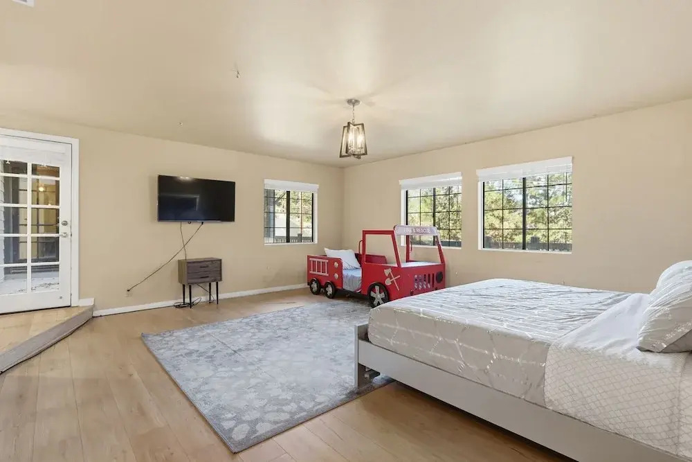 Spacious Mountain Getaway Game Room & Gazebo 5 Bedroom Villa