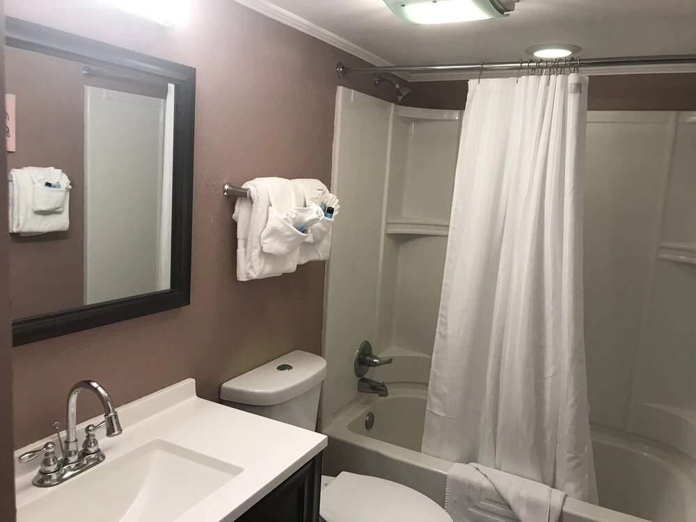 0302 Waters Edge Resort 2 Bedroom Condo by Redawning